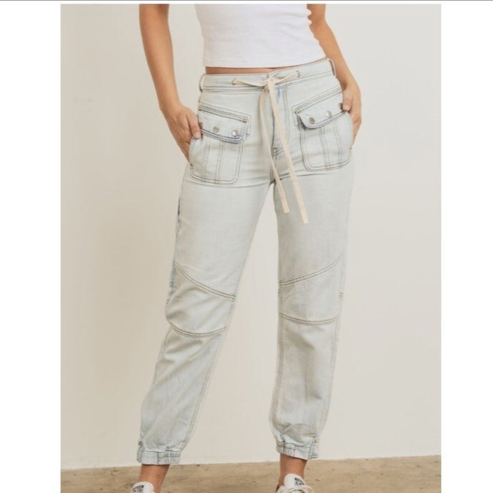 KENDALL + KYLIE JOGGERS WITH FRONT PATCH POCKETS